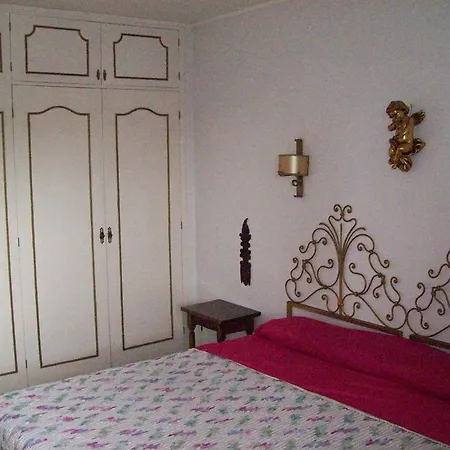 By Jonni Res. Chaparral Nyaraló *